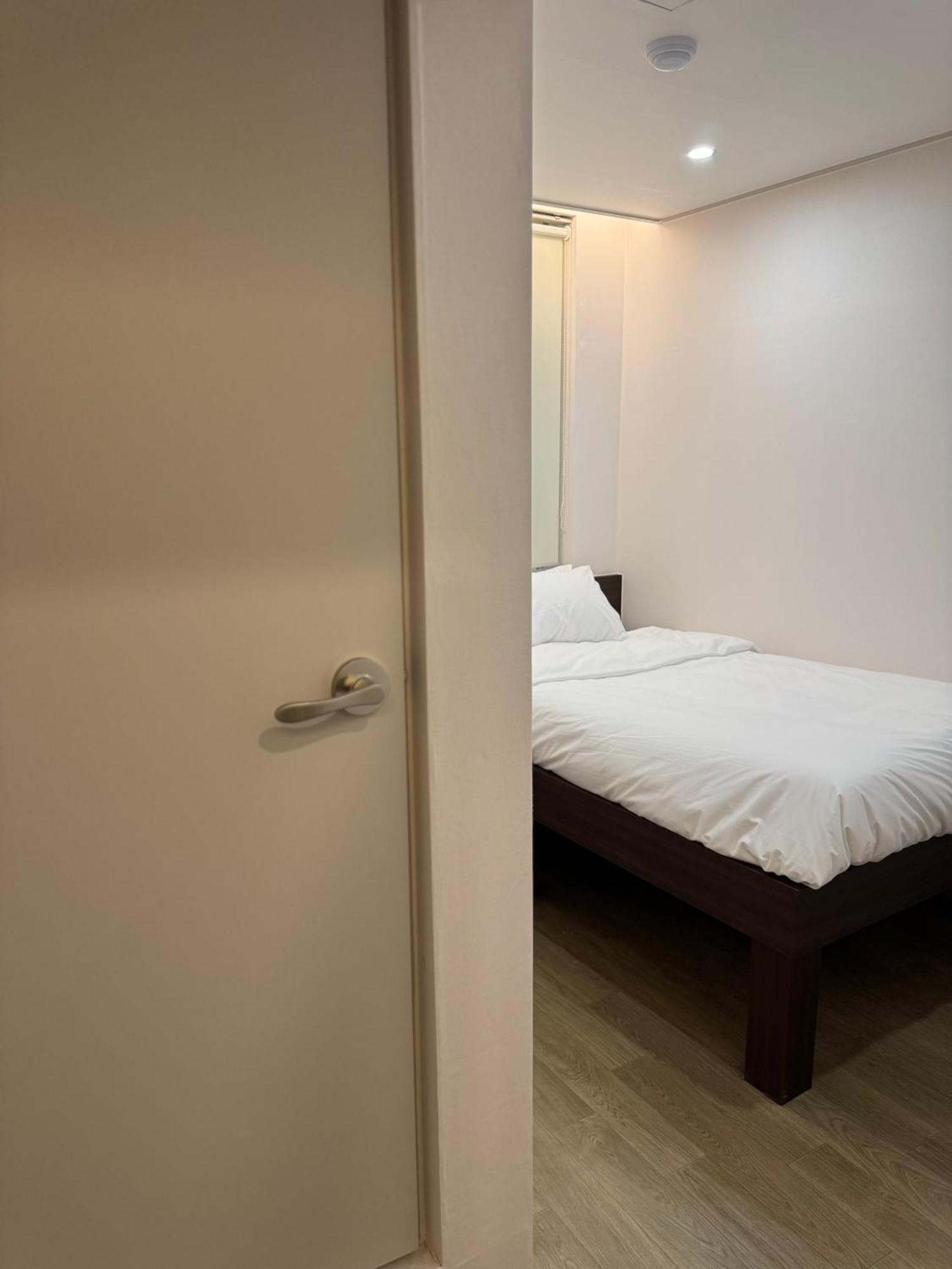 Hotel Crashinyongsan Guest House Seoul